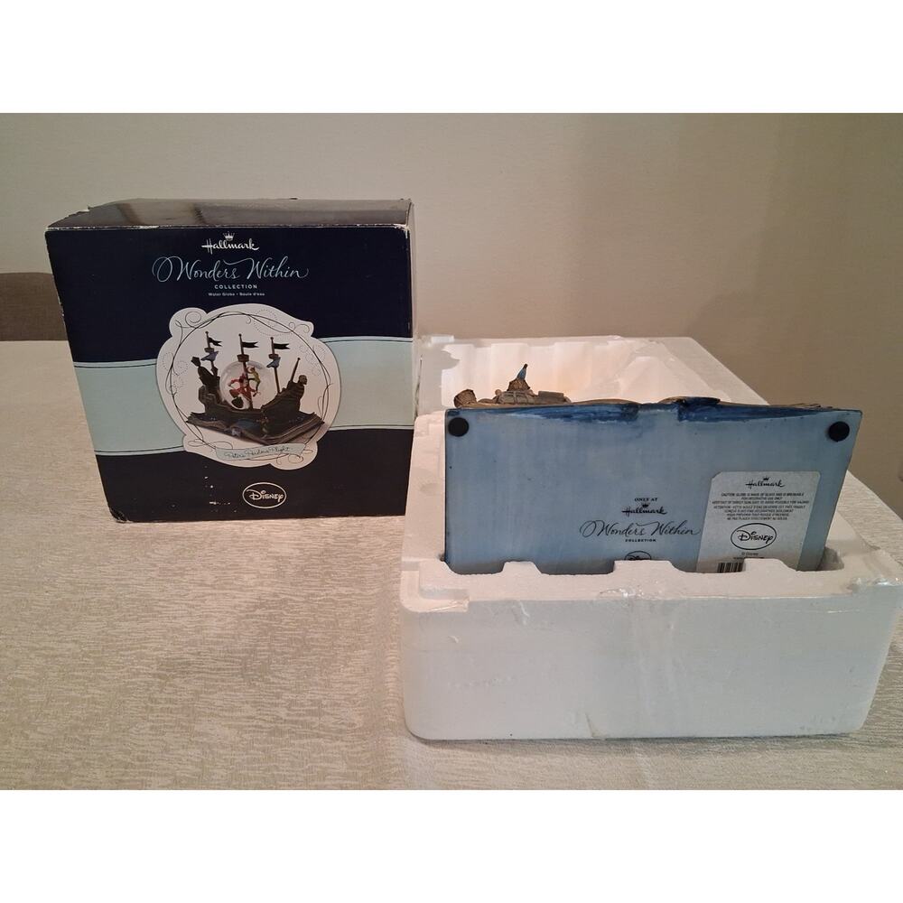 Hallmark Wonders Within Peter Pan Peter's Perilous Plight Water Globe w/ Box